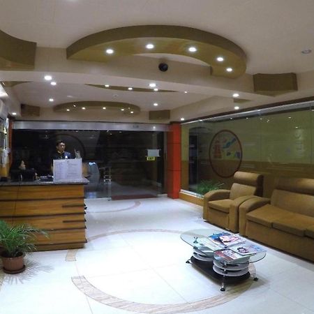 Reddoorz Plus @ Taj Hotel Tuguegarao Экстерьер фото