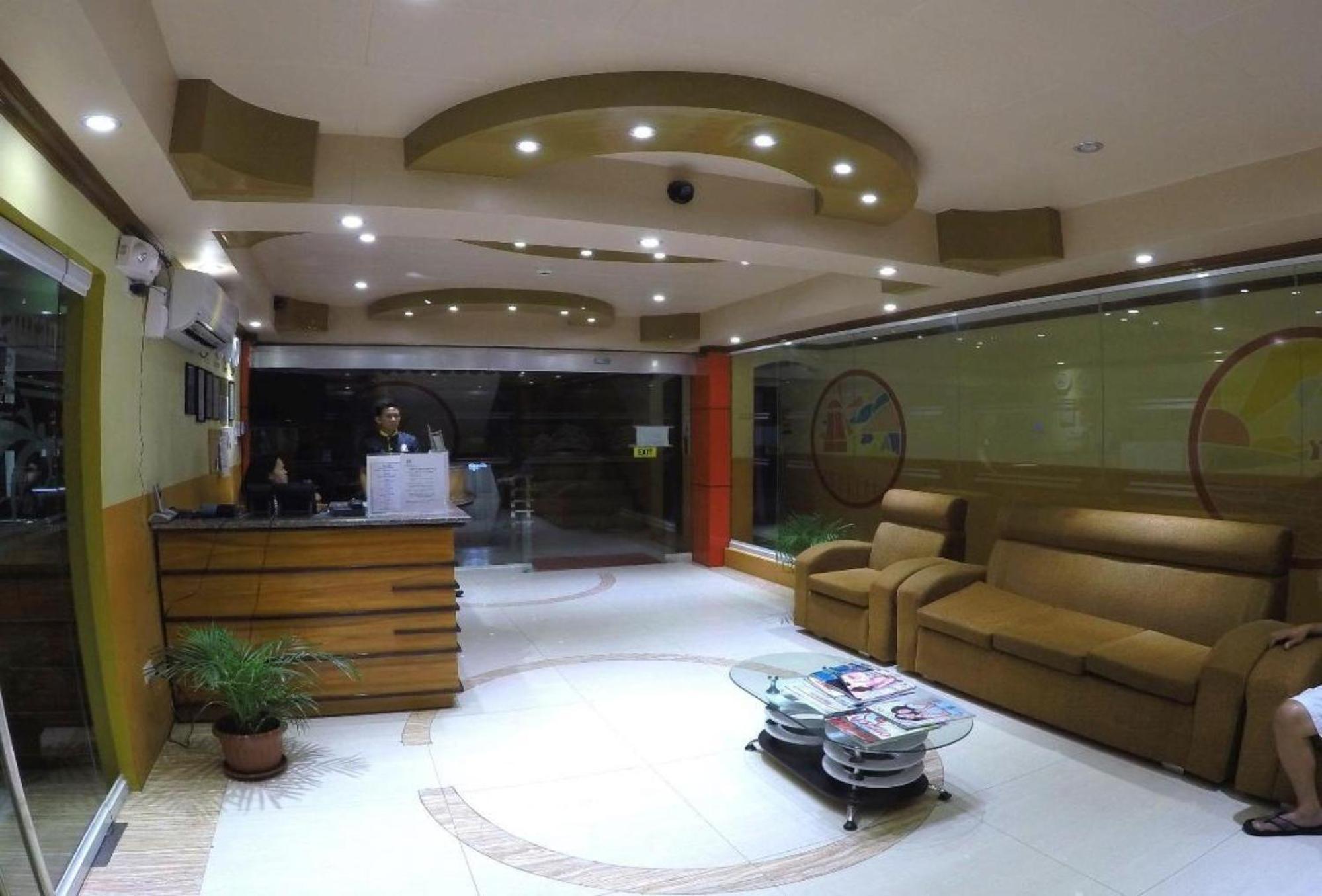 Reddoorz Plus @ Taj Hotel Tuguegarao Экстерьер фото