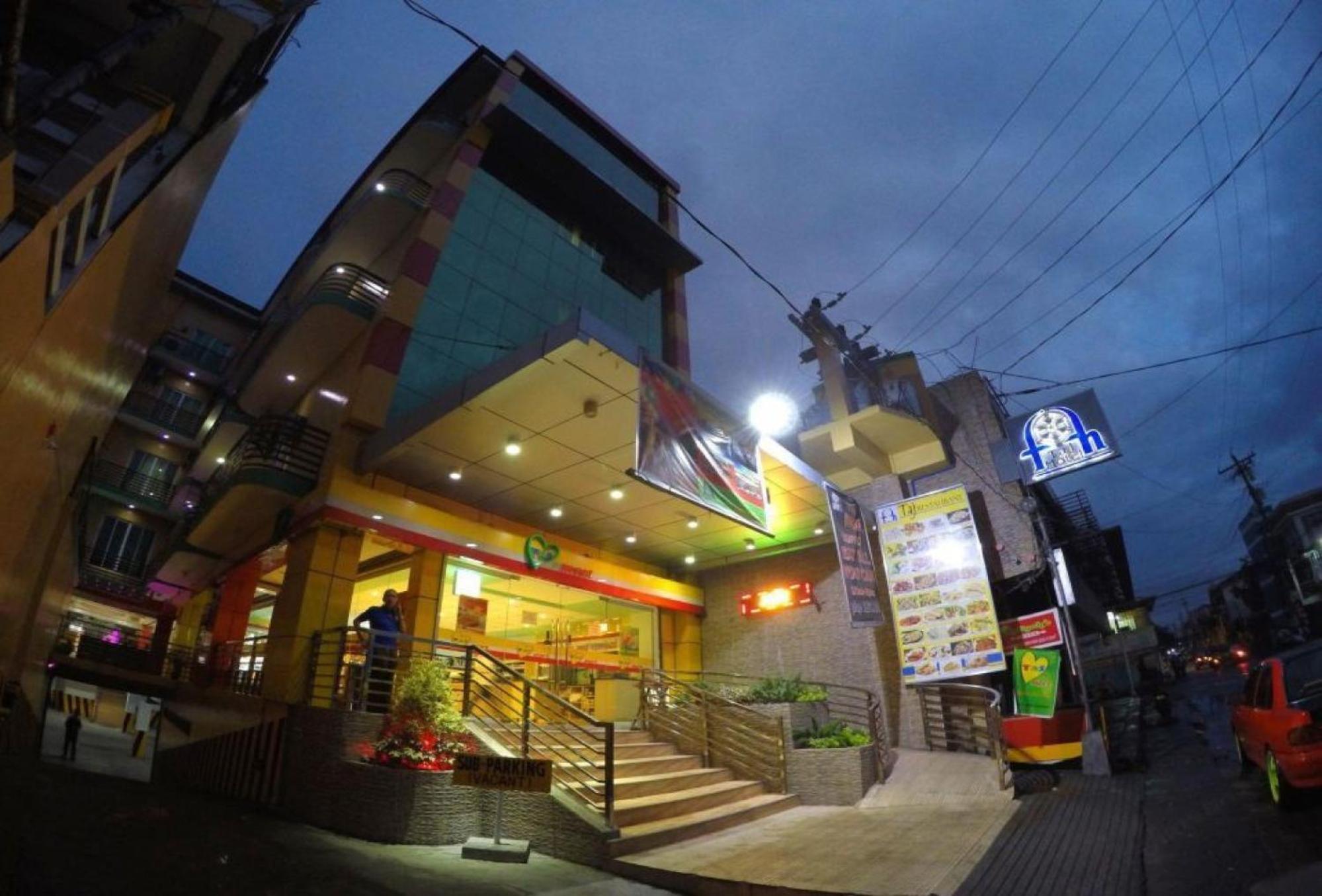 Reddoorz Plus @ Taj Hotel Tuguegarao Экстерьер фото