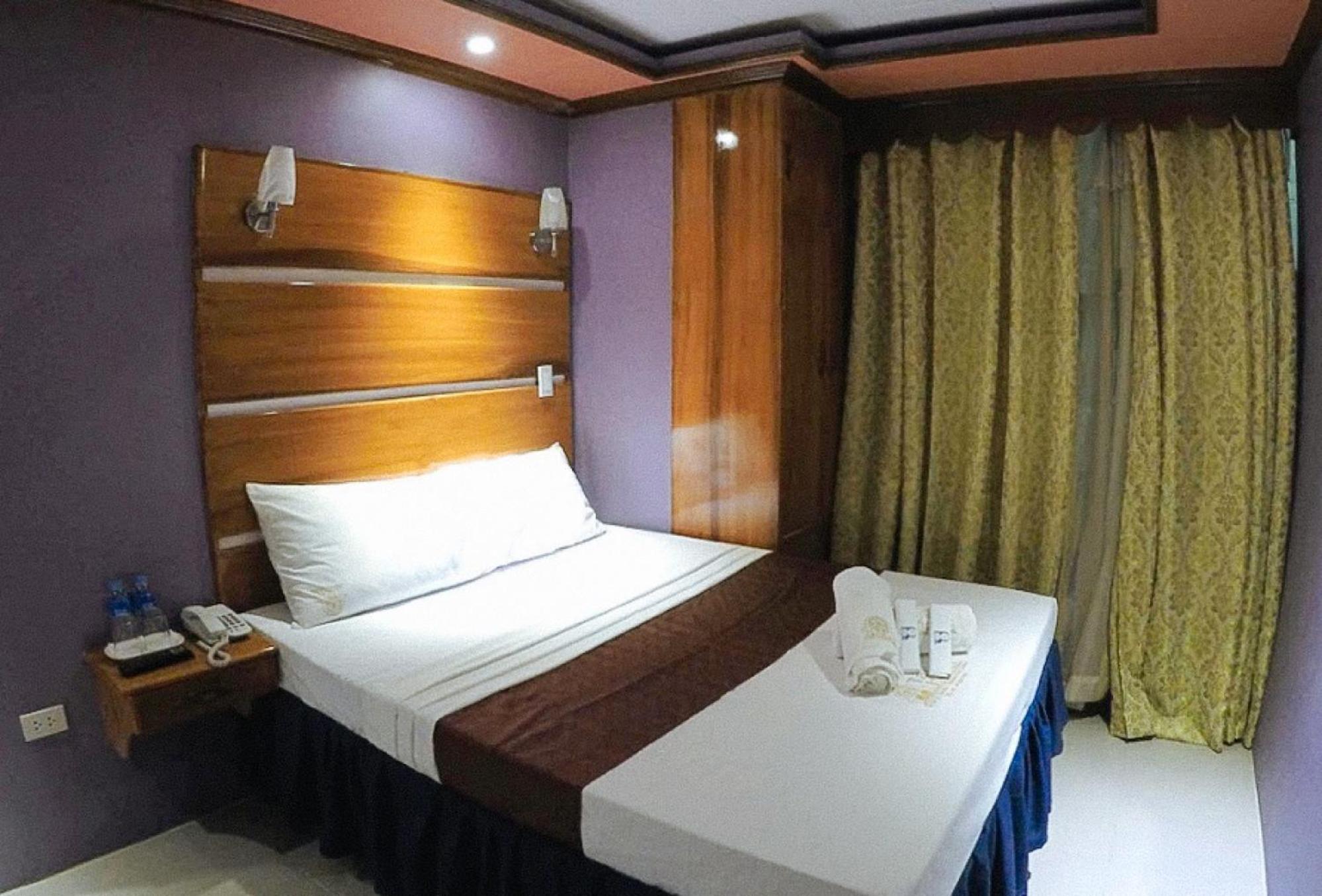 Reddoorz Plus @ Taj Hotel Tuguegarao Экстерьер фото