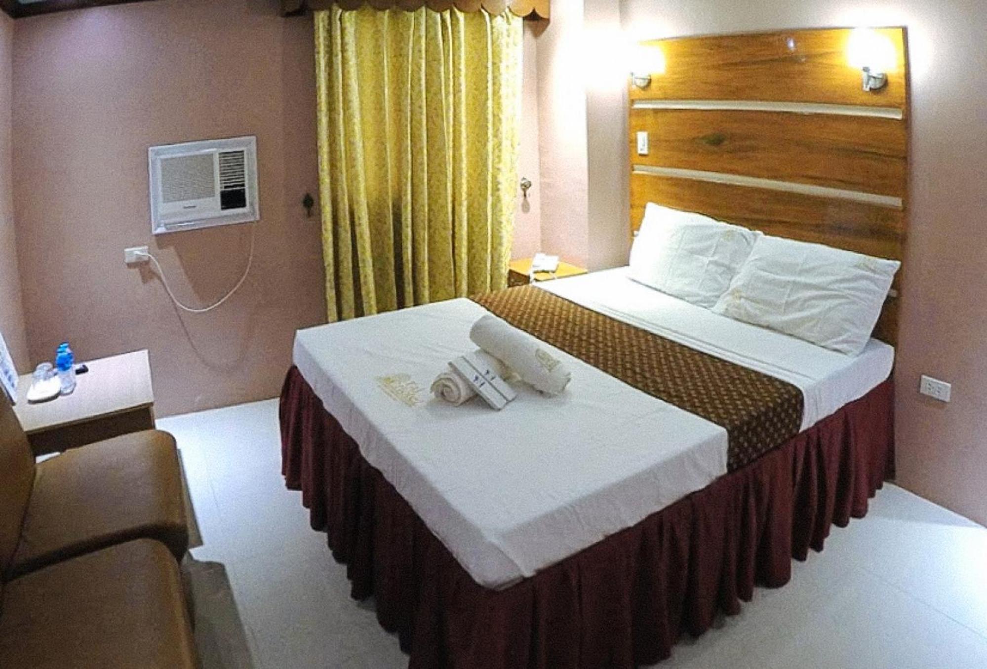 Reddoorz Plus @ Taj Hotel Tuguegarao Экстерьер фото