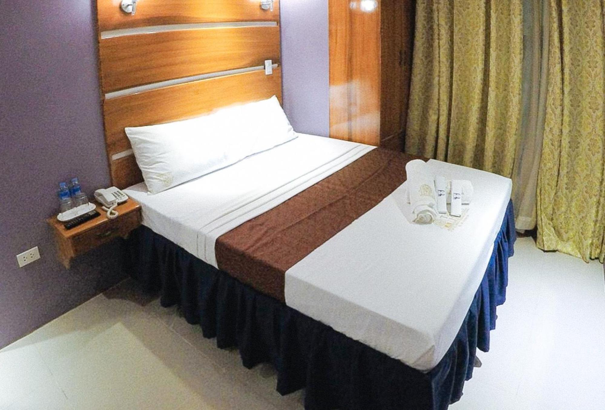 Reddoorz Plus @ Taj Hotel Tuguegarao Экстерьер фото