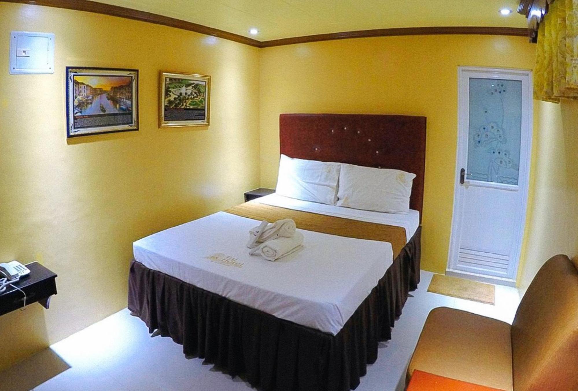 Reddoorz Plus @ Taj Hotel Tuguegarao Экстерьер фото