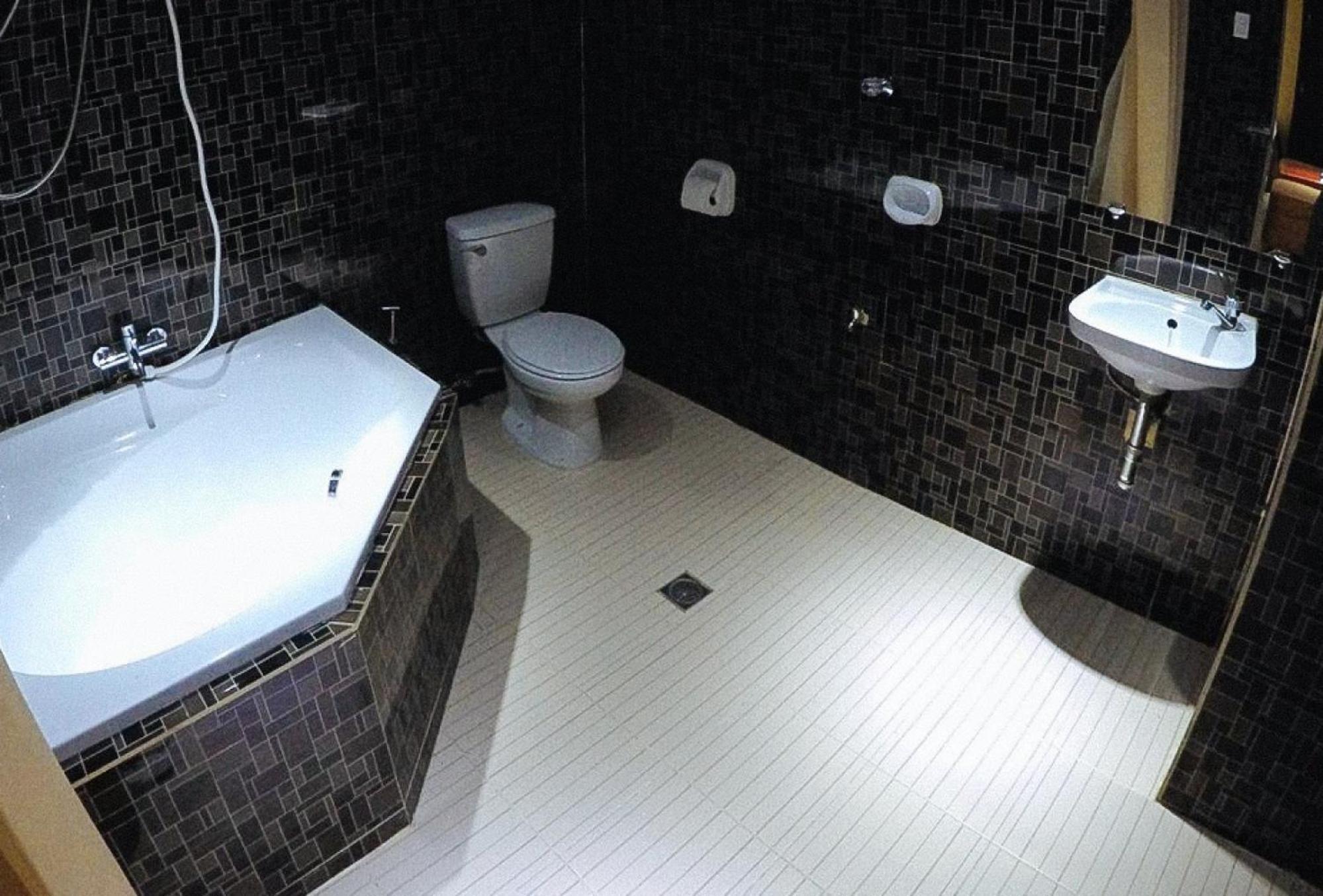 Reddoorz Plus @ Taj Hotel Tuguegarao Экстерьер фото