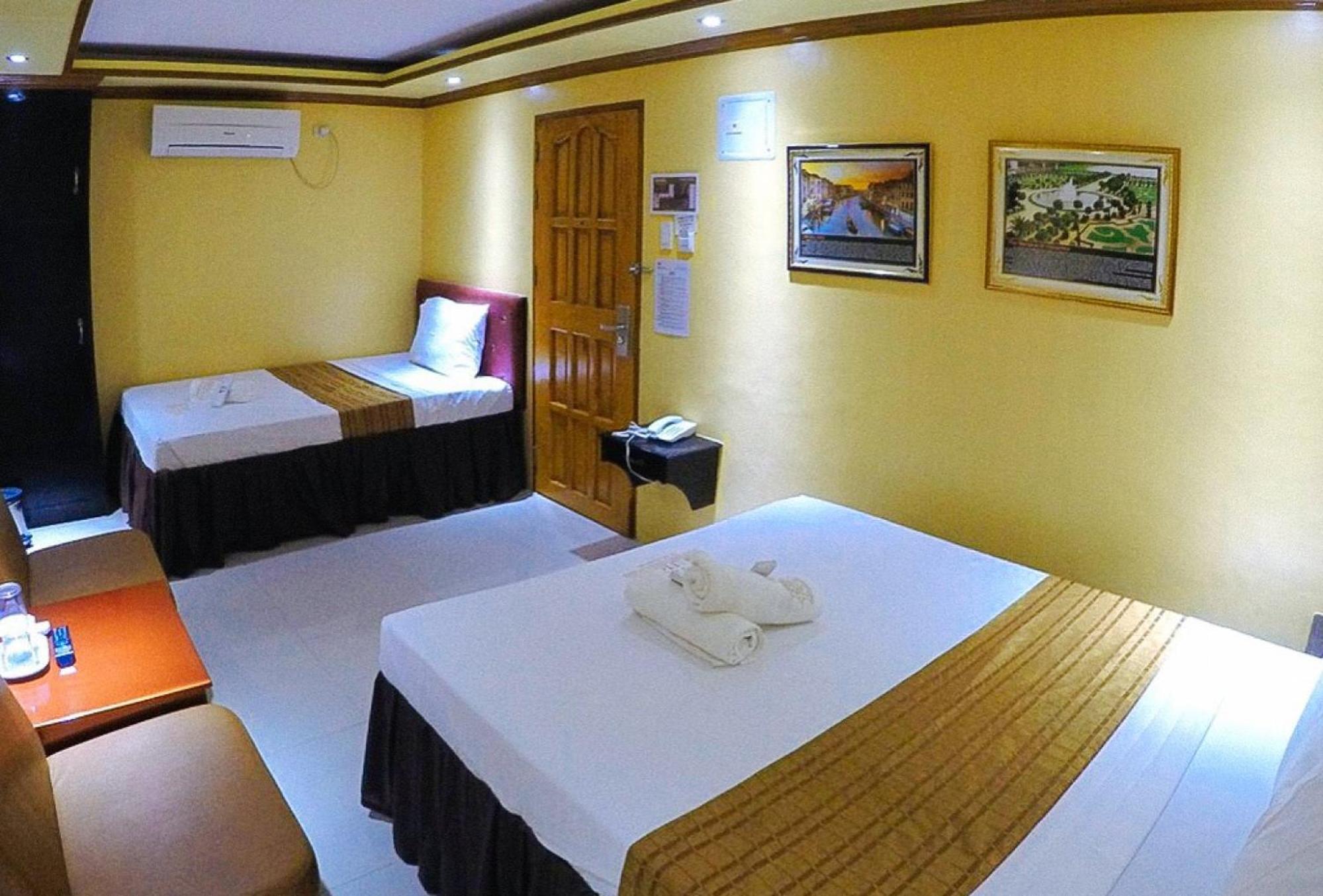 Reddoorz Plus @ Taj Hotel Tuguegarao Экстерьер фото