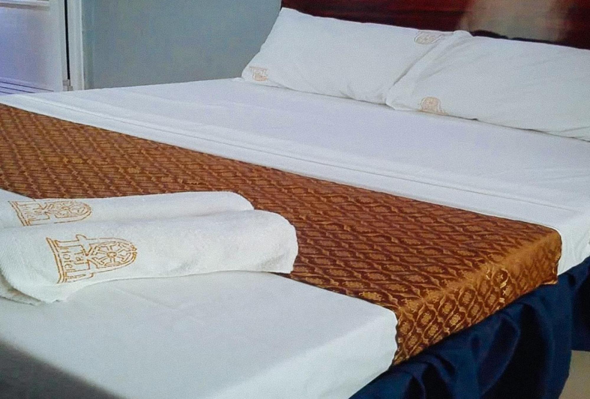 Reddoorz Plus @ Taj Hotel Tuguegarao Экстерьер фото