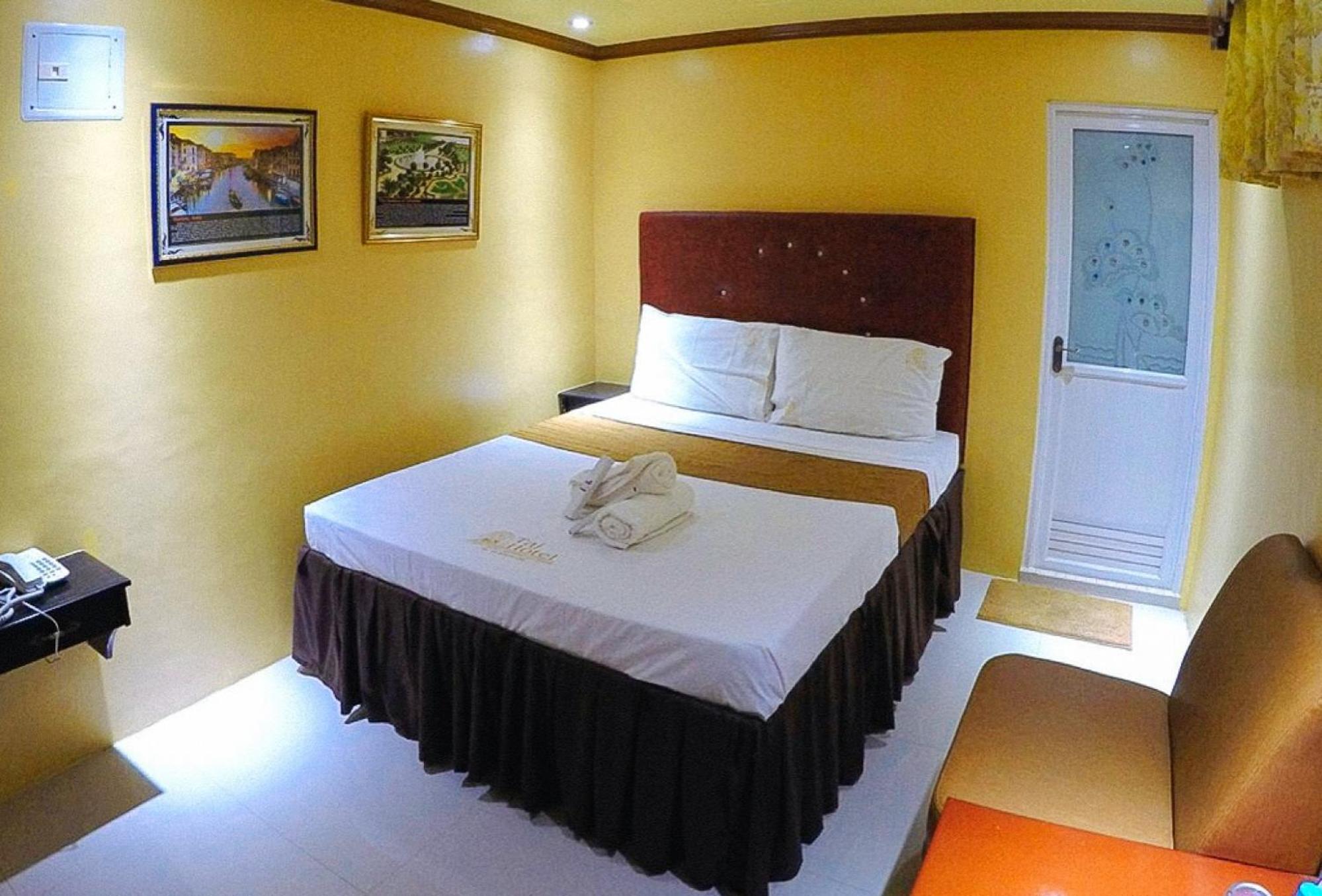 Reddoorz Plus @ Taj Hotel Tuguegarao Экстерьер фото