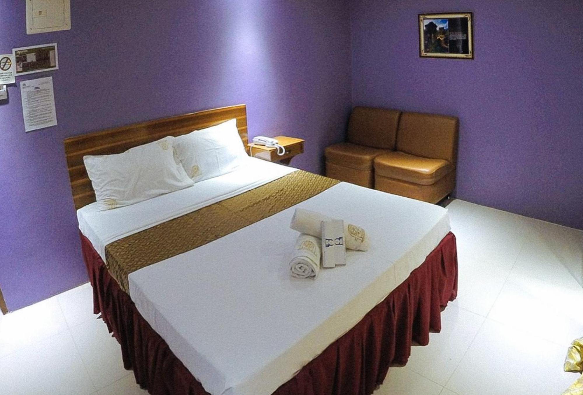 Reddoorz Plus @ Taj Hotel Tuguegarao Экстерьер фото