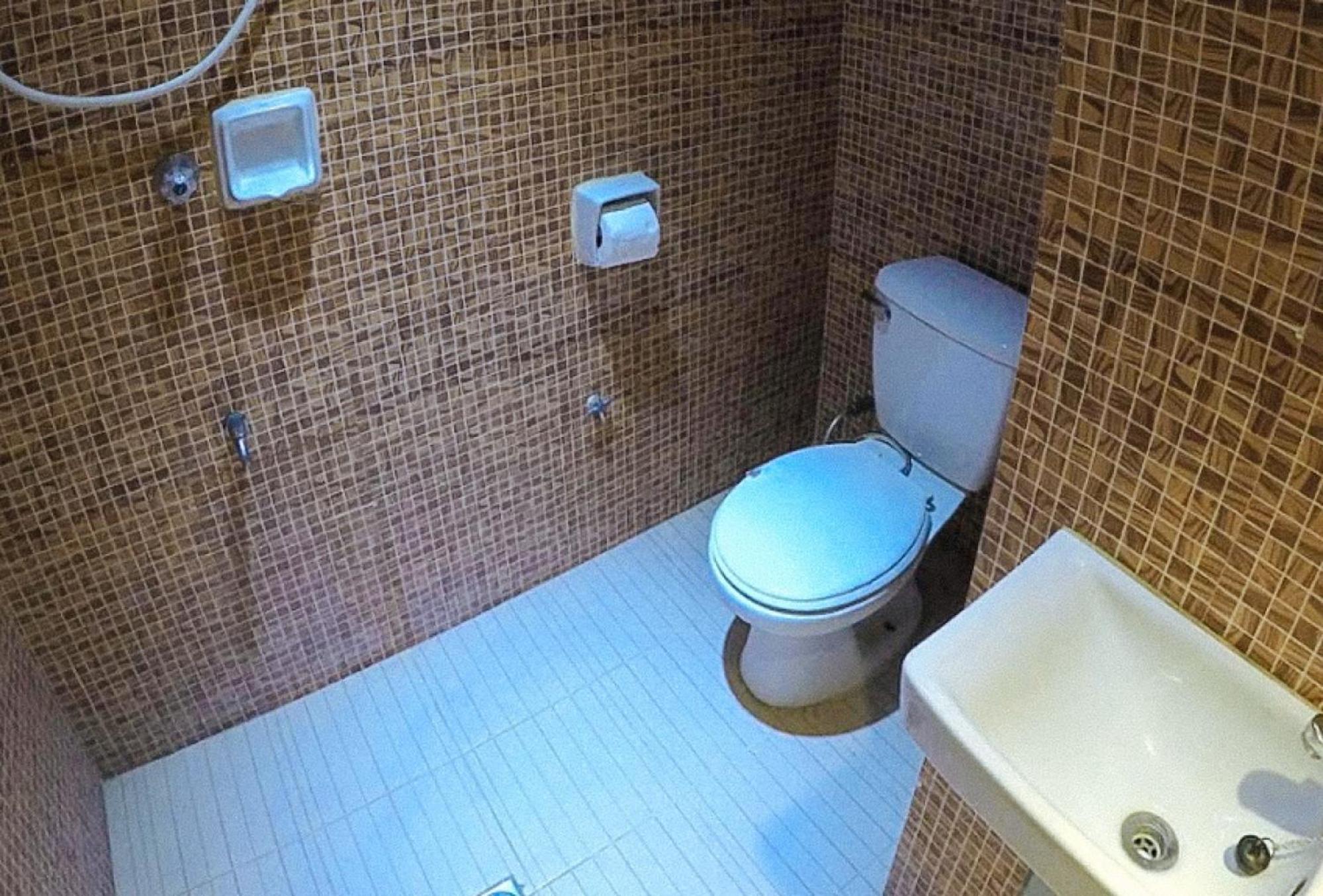 Reddoorz Plus @ Taj Hotel Tuguegarao Экстерьер фото