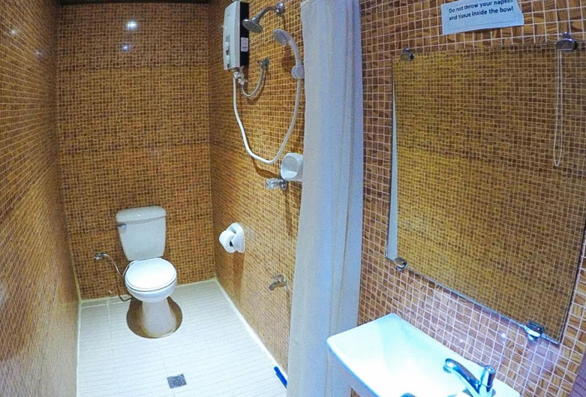 Reddoorz Plus @ Taj Hotel Tuguegarao Экстерьер фото