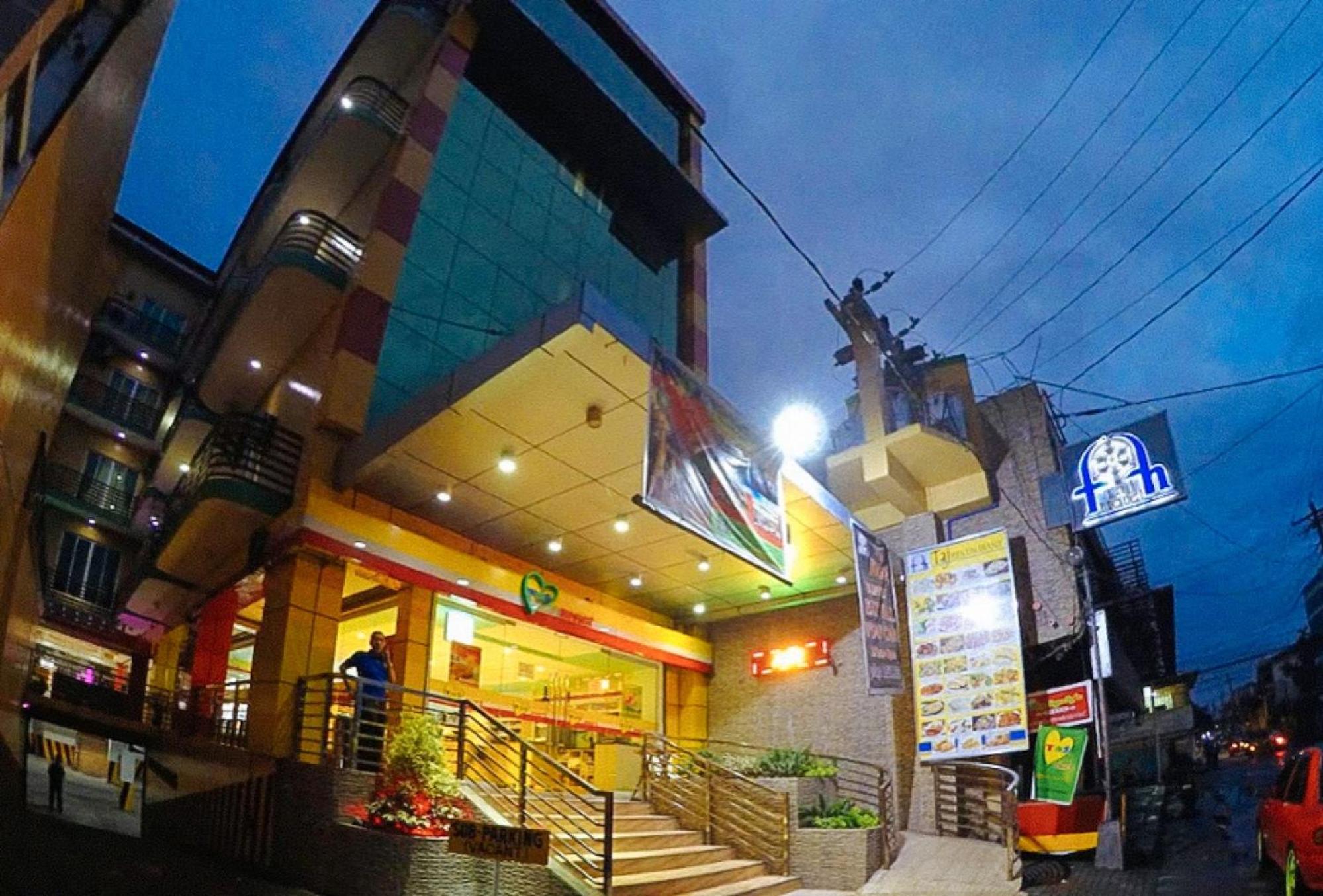 Reddoorz Plus @ Taj Hotel Tuguegarao Экстерьер фото