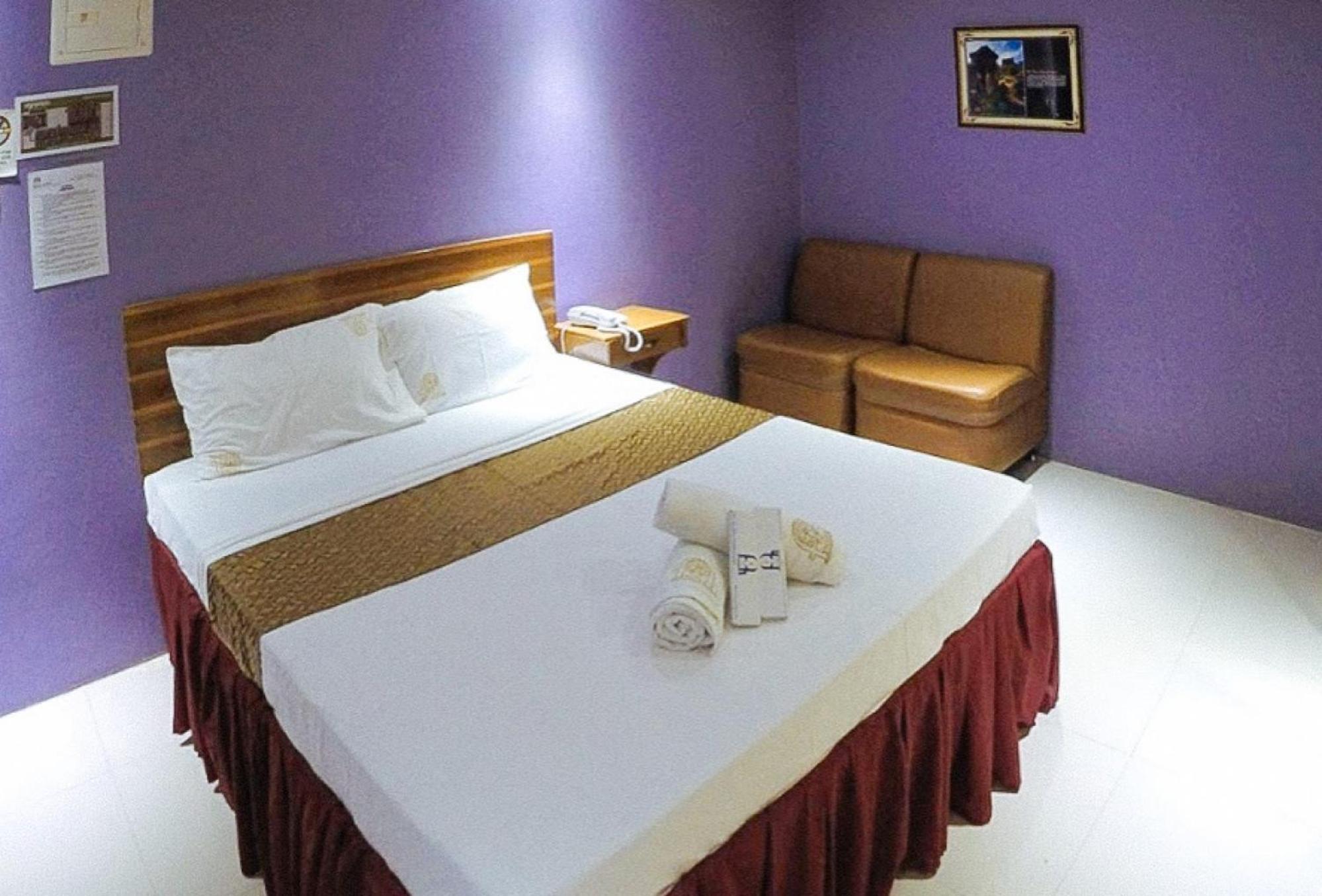 Reddoorz Plus @ Taj Hotel Tuguegarao Экстерьер фото